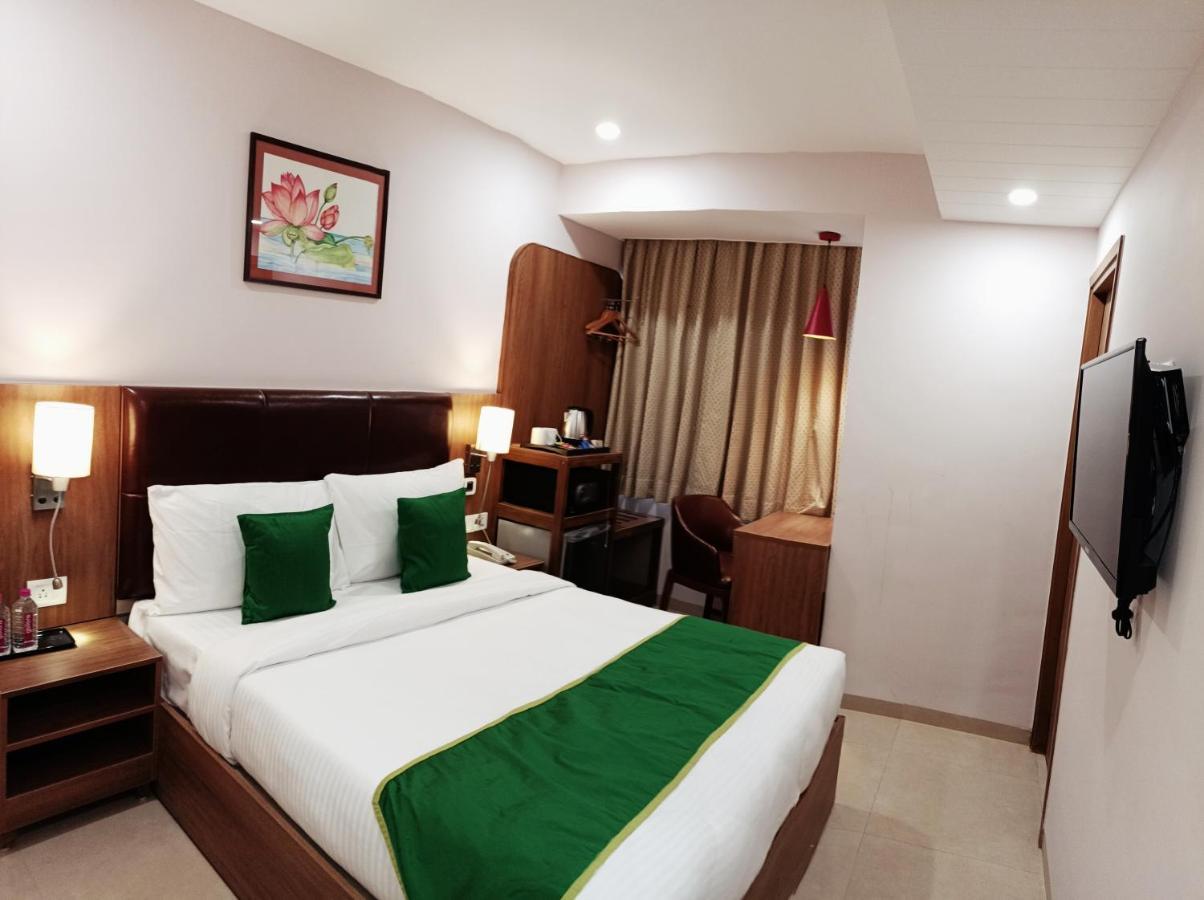 The Beacon Hotel Vadodara Exterior foto