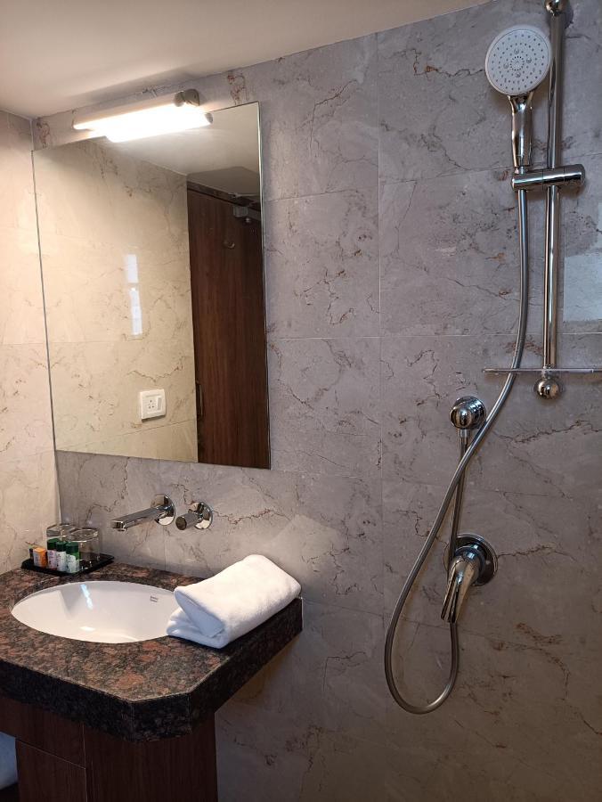 The Beacon Hotel Vadodara Exterior foto